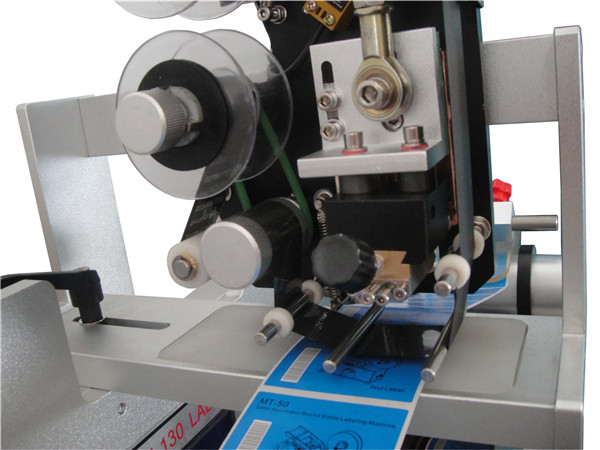 Vertical round bottle labeling machine with date printer