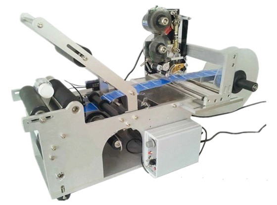 কোড প্রিন্টার সহ আধা স্বয়ংক্রিয় রাউন্ড বোতল স্টিকার লেবেল